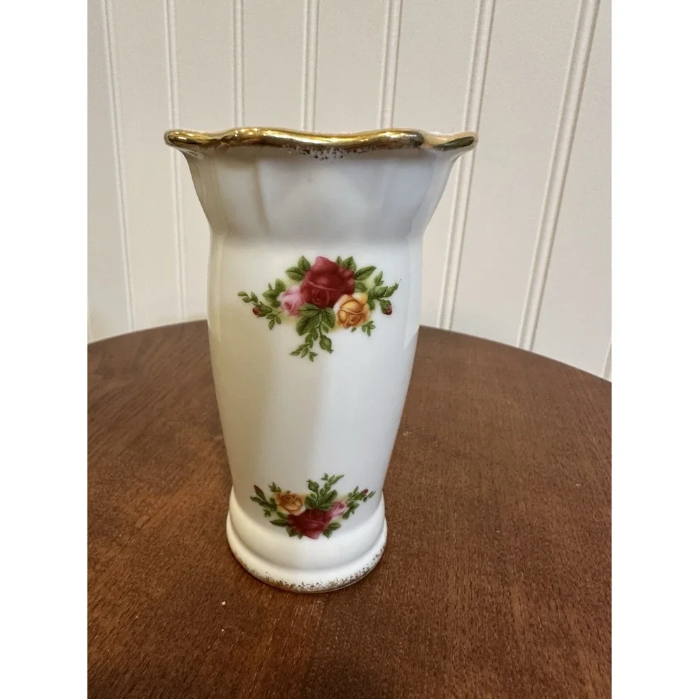 Royal Albert Old Country Roses Small Vase Bone China England 1962 4.25
